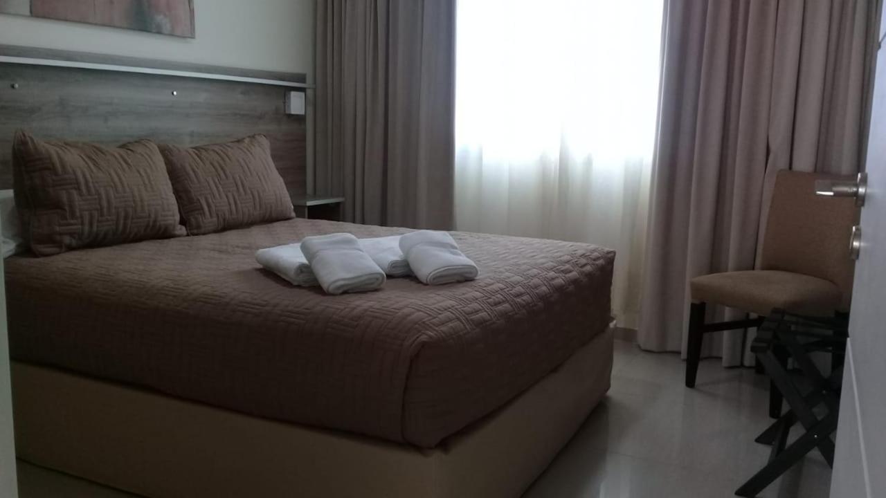 Illia 121 Apart Hotel Neuquen Ruang foto